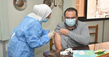 بدء تطعيم الأطقم الطبية والتمريض بمستشفيات جامعة القاهرة ضد فيروس كورونا
