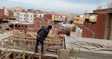 مجلس مدينة الغردقة يوقف أعمال بناء مخالف ويتحفظ على المعدات.. صور 