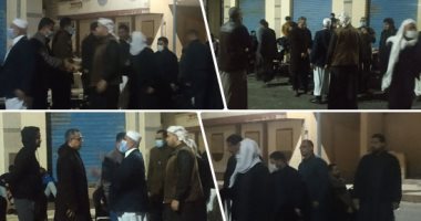 وداعا على حميدة.. عواقل وأهالى مطروح يتوافدون لتأدية واجب العزاء فى وفاة مطرب "لولاكى".. وشقيقه: أخى نطق الشهادتين قبل رحيله والدفنه عقب صلاة الجمعة.. ومجلس القبائل يقيم عزاء بالجيزة تكريما له.. فيديو وصور
