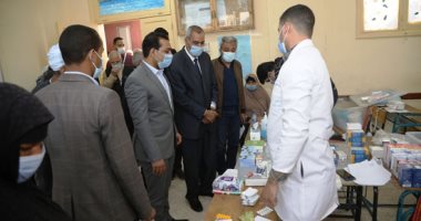 نائب محافظ قنا يتفقد أعمال القافلة الطبية المجانية بقرية بئر عنبر.. صور