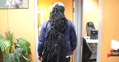 صاحب أطول شعر راستا بمصر لتليفزيون اليوم السابع : "بصرف عليه ألف ونص شهريا".. ويؤكد: "سبت المدرسة عشان أربيه.. وأمي بتقولي احلقه علشان تشتغل ومش هتجوز لو خطيبتي رفضت شكل شعرى.. وبنام وبستحمى بطرق عجيبة".. فيديو