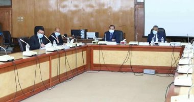 رئيس جامعة سوهاج يشارك فى اختيار القيادات بجامعة جنوب الوادى