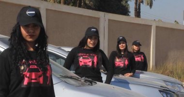 بنت تاكسى أول فكرة يطلقها مكتب سيارات للسيدات فقط بأسيوط.. صور