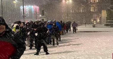 طوابير المشردين تثير الغضب بأسكتلندا بسبب انتظارهم وجبة ساخنة.. صور