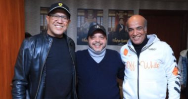 محمد هنيدى فى ضيافة أبطال مسرحية "صباحية مباركة".. صور