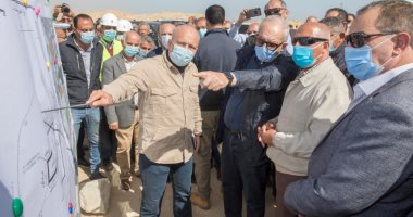 وزير النقل فى جولة بميناء العين السخنة: 20 مليار جنيه تكلفة خطط تطوير الميناء 