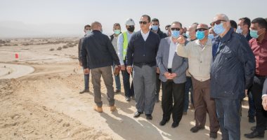 وزير النقل يتابع إنشاء الأرصفة والمحطات الجديدة بميناء السخنة بتكلفة 20 مليار جنيه