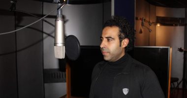 محمد عدوية: تتر مسلسل "ورا كل باب" يحمل طابع البهجة