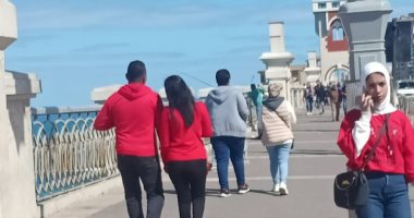 ملتقى الأحباب.. الفلانتين على كورنيش الإسكندرية شكل تانى.. فيديو لايف