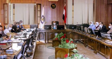 رئيس جامعة بنى سويف يجتمع مع عمداء 6 كليات لمناقشة الانتهاء من ملفات الجودة