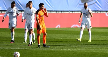 ريال مدريد يتفوق على فالنسيا 2-0 فى الشوط الأول بالدوري الإسباني.. فيديو
