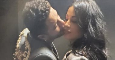 أحمد الفيشاوي يحتفل مع زوجته بعيد الحب برسالة رومانسية وقبلة.. صور