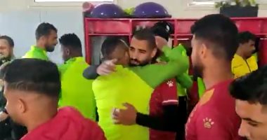 سيراميكا يحتفل بعيد ميلاد حارسه عامر عامر.. فيديو