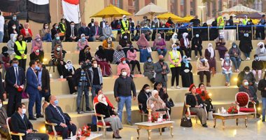 صور.. "تحيا مصر" يسلم 158 فتاة أولى بالرعاية تجهيزات الزواج من "دكان الفرحة"