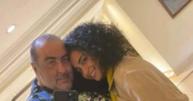 سامح عبد العزيز يحتفل بعيد الحب مع خطيبته نانسى صلاح