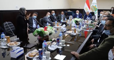 محافظ الوادى الجديد ورئيس تنمية الصعيد يبحثان دعم المشروعـات الاستثمارية بالمحافظة