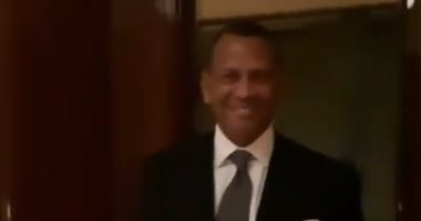 جينيفر لوبيز تكشف عن هدية اليكس رودريجيز لها فى عيد الحب.. صور