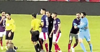 اتحاد الكرة يتراجع عن 5 قرارات فى 56 يوما.. تقليص عقوبة محمد الشناوى بعد الاعتراض على الحكم.. تأجيل مباراة الزمالك والحرس فى الكأس.. إلغاء تقنية الفار.. تخفيض رواتب الموظفين.. ومواجهة منتخب عالمى بالمئوية