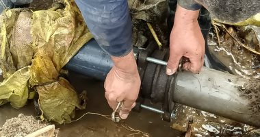 رئيس مياه القناة يعلن نجاح عمال الشركة فى إصلاح كسور المواسير المفاجئة