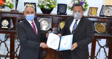 رئيس جامعة الإسكندرية يستقبل العمداء الجدد.. اعرف التفاصيل