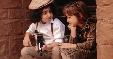 سيشن "الفلانتين" يعيد ذكريات الحب فى الزمن الجميل بشوارع الإسكندرية