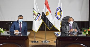 رئيس جامعة بنى سويف يوجه بتحقيق الاكتفاء الذاتى فى شراء الأثاث المكتبى وتنفيذه