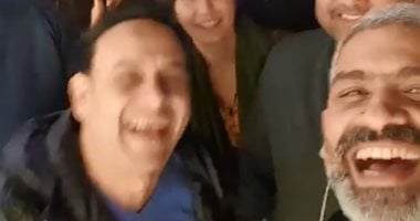 هاني عادل يغنى مع مصطفى قمر.. ويعلق: اللى اتعلمت منه أول ما بدأت أغنى.. فيديو