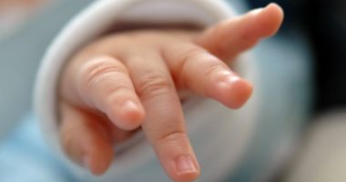 مفيش رحمة.. طبيب باكستانى يبيع طفلا بعد عجز والديه عن دفع نفقات عملية الولادة
