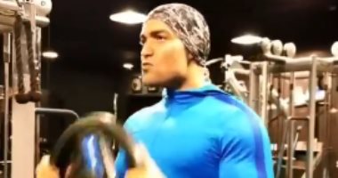 باسل الزارو يستعد لدوره فى مسلسل "الملك أحمس" بتدريبات مكثفة بالجيم.. فيديو