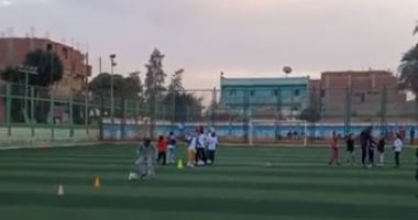 جميلات المستطيل الأخضر.. أول فرقة كرة قدم للبنات فى صعيد مصر (فيديو لايف)