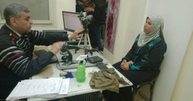 القومى للمرأة بالشرقية يستخرج 1000 بطاقة رقم قومى مجانا للسيدات.. صور