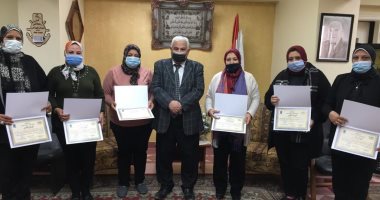 وكيل تعليم الإسكندرية يكرم إدارة الجودة لحصول 39 مدرسة على شهادة جودة التعليم 