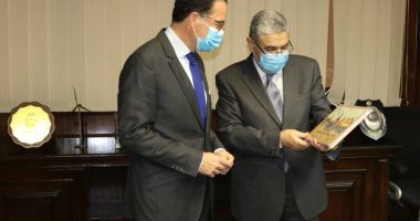 وزير الكهرباء يبحث مع سفير فرنسا بالقاهرة مجالات التعاون بين البلدين
