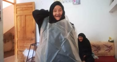 أشهر داية فى المنيا تعتزل ختان الإناث وتكافحه بتوعية السيدات بمخاطره..فيديو