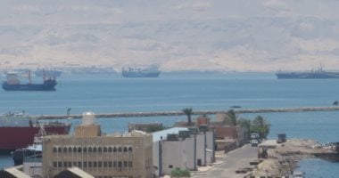 إعادة فتح موانئ السويس بعد تحسن الأحوال الجوية واستقرار الرياح