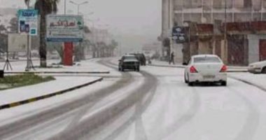 ليبيا تحت الصفر.. الثلوج تغطى جبال ومنازل المنطقة الشرقية.. صور