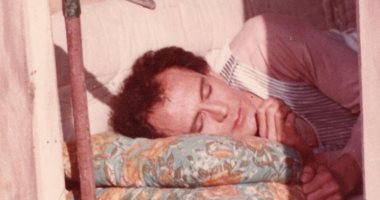 محمد صبحى يستعيد ذكريات مسلسل "رحلة المليون" بصورة من الكواليس