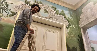 رسم على الحيط والسقف.. شريف يبعث الحياة فى الجدران باللوحات المجسمة