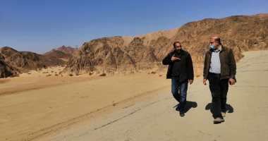 رئيس المركزية للمياه الجوفية يتفقد أعمال مشروعات السيول بمدينة سفاجا.. صور