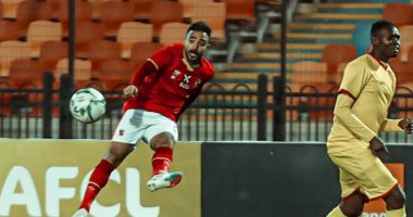 محمود وحيد يهدر فرصة التقدم للأهلي في مرمى المريخ.. فيديو