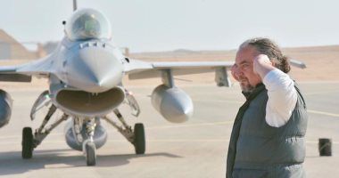 مخرج فيلم "السرب"بصورة من الكواليس: "أشعر بشرف وسعادة للتصوير باستخدام f16s"
