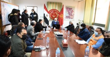 محافظ بورسعيد يترأس غرفة العمليات لمتابعة تطورات الطقس السيئ