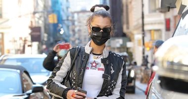 بيلا حديد تخطف الأنظار بإطلالة رياضية أنيقة فى نيويورك.. صور