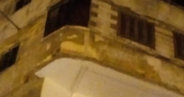 انهيار أجزاء من عقار فى شارع البصرى بالإسكندرية دون إصابات.. صور