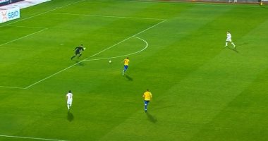 محمد الشامى يفشل فى استغلال خطأ ابو جبل في مباراة الزمالك والاسماعيلي .. فيديو وصور