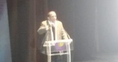 محمود الحدينى فى ختام مهرجان هواة المسرح: لابد من وجود مصحح لغوى فى العروض 