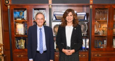 وزيرة الهجرة تستقبل خبيرا مصريا بالخارج فى مجال ميكنة التأمين الصحى بفرنسا
