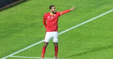 السولية يعنف كهربا بعد مشادته مع لاعب المريخ.. فيديو وصور