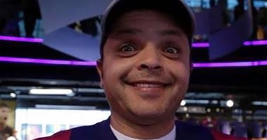 محمد هنيدي ينصح بشكل ساخر مستخدمي فيس بوك باستخدام تويتر