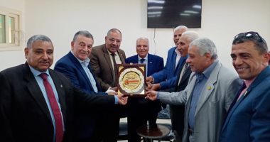 نقيب المعلمين: تخصيص 3 آلاف فدان بالوادى الجديد للنقابة بنظام حق الانتفاع